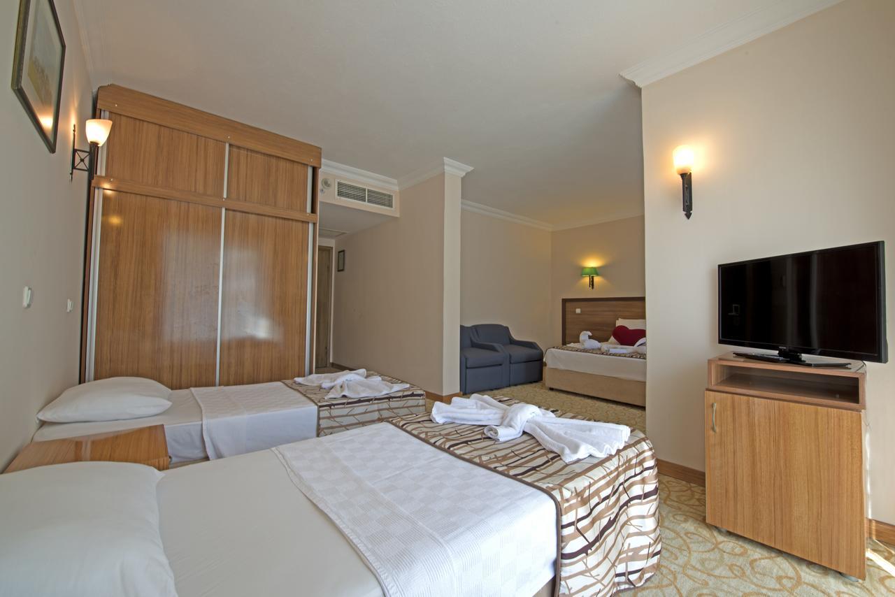 Resort Family Room,665872344:JPEG